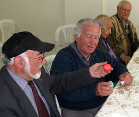 Egg-cracking game during the Easter 2010 gathering.